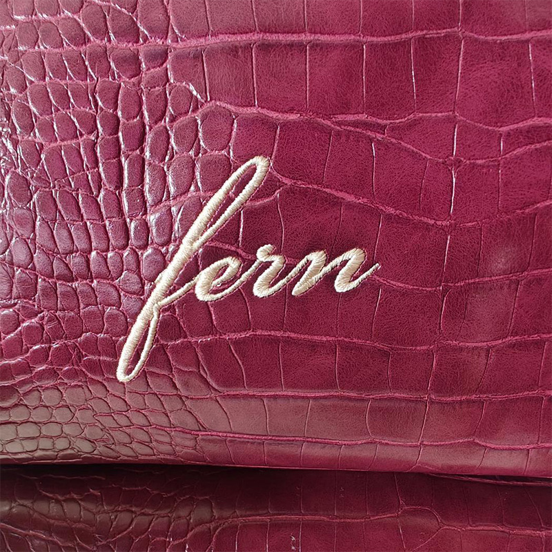 Embroidered Croc Makeup Bag Pe - Luxury Skincare Accessories reseña y precio